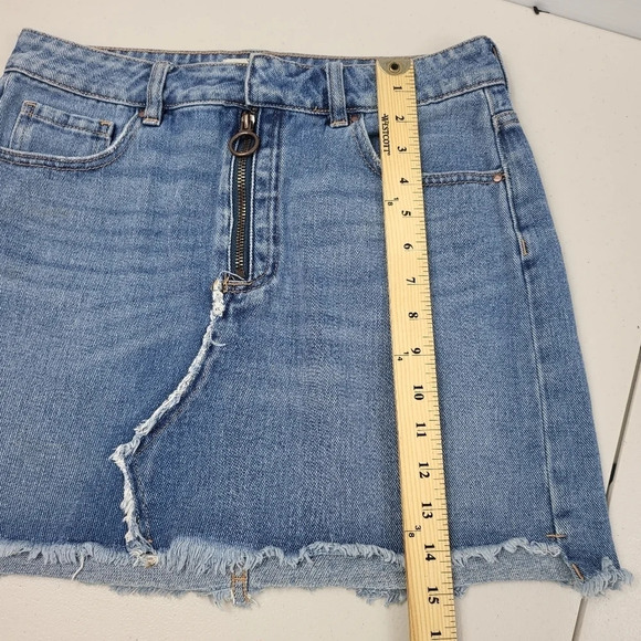 PACSUN Medium Wash Denim Zip Front Mini Skirt Sz 26 - Picture 8 of 10